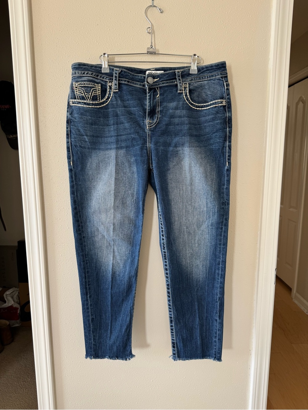 Women’s Vigoss Sz 16 Blue Cropped Raw Hem Jeans